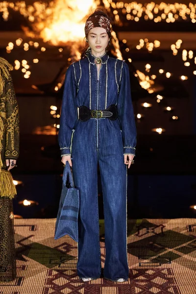 Look 19